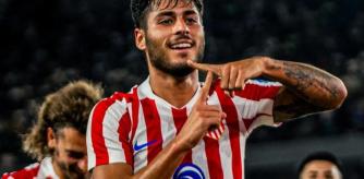 Carlos Martin, celebrando su gol con el Atlético de Madrid, junto a Antoine Griezmann y Thiago Almada.