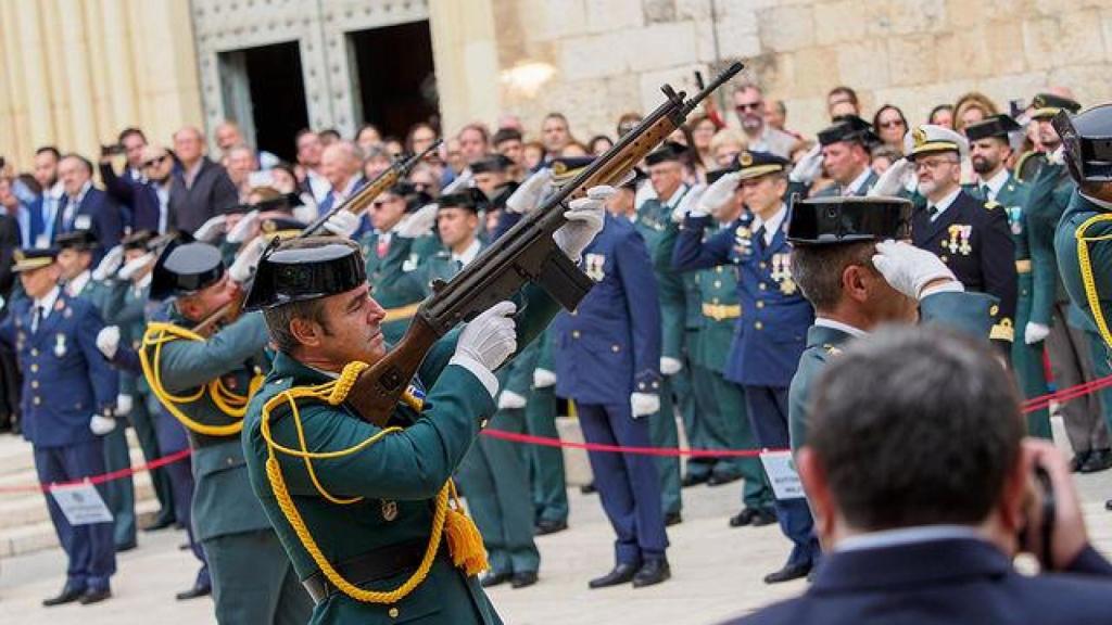 Salvas por la patrona de la Guardia Civil en Albacete.