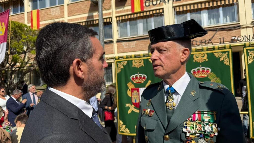 Joaquín Romera y el general jefe de la Zona de Castilla-La Mancha de la Guardia Civil.