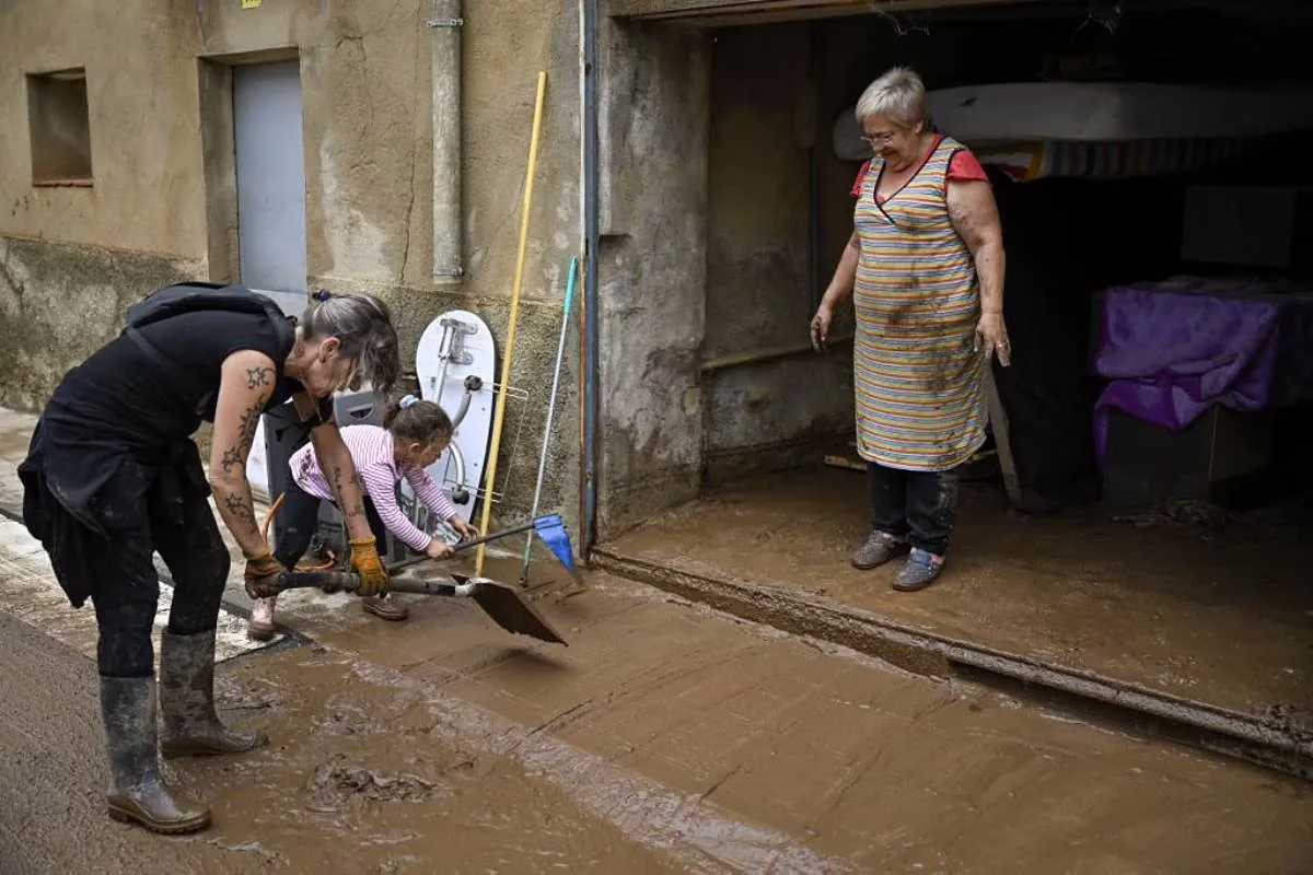 Dana Alice, en vivo: actualización sobre las lluvias en España | Aemet emite alerta roja por precipitaciones de 100 litros en una hora en la costa sur de Valencia.