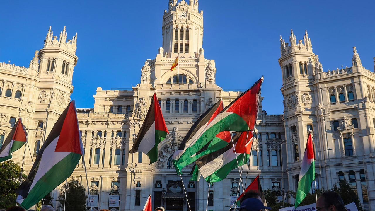 Actualización en tiempo real sobre la huelga general del 15 de octubre en apoyo a Palestina: paros, servicios esenciales y reacciones.