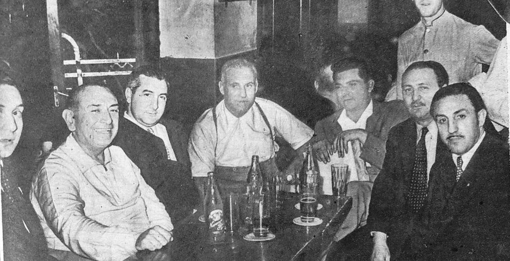 Echániz con Scarone en un café de Buenos Aires