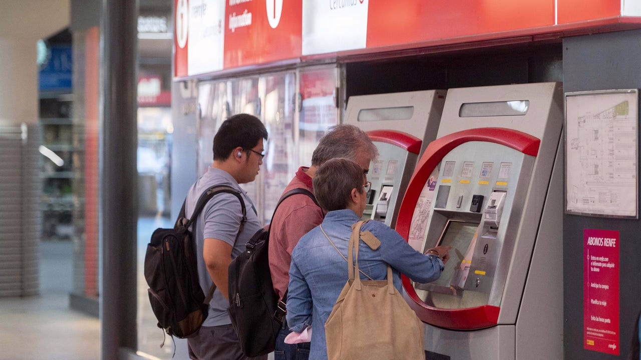 La Comunidad presenta una tarjeta de transporte público destinada a los visitantes.