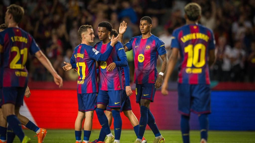 El Barça celebra uno de los goles de Marcus Rashford al Olympiacos
