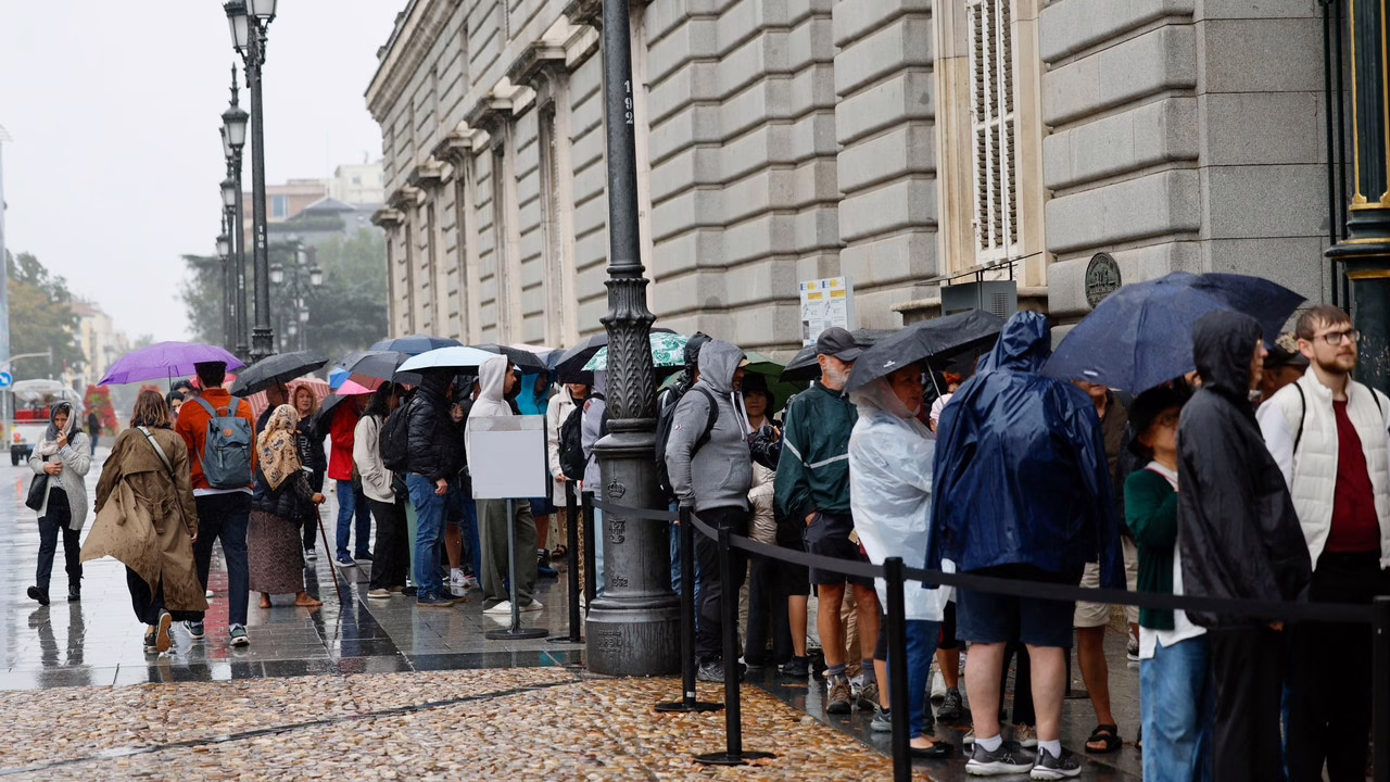 Descenso de temperatura y lluvias en Madrid durante el fin de semana.