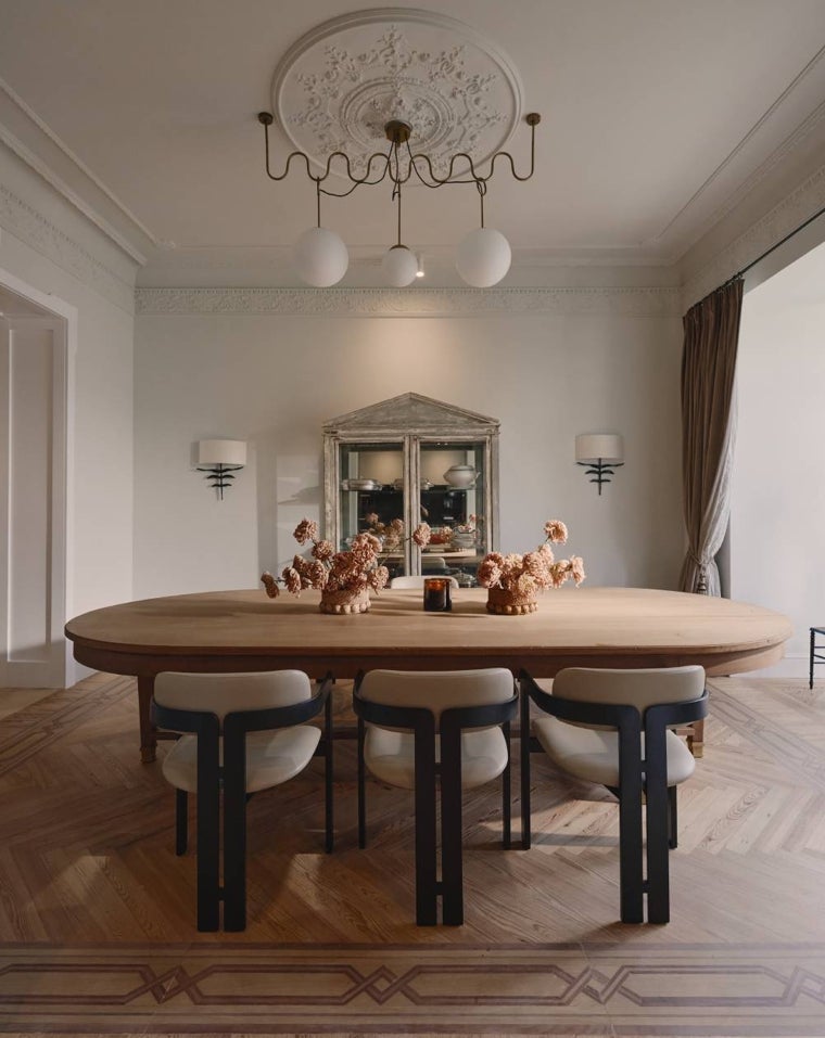 Imagen del salón en el que se aprecia el suelo de la casa
