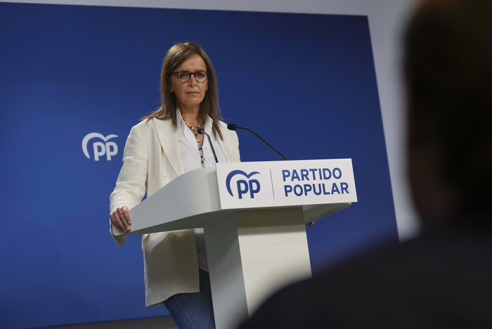 El PP solicita al PSOE que aclare los pagos en sobres y denuncia la falta de claridad en Ferraz.
