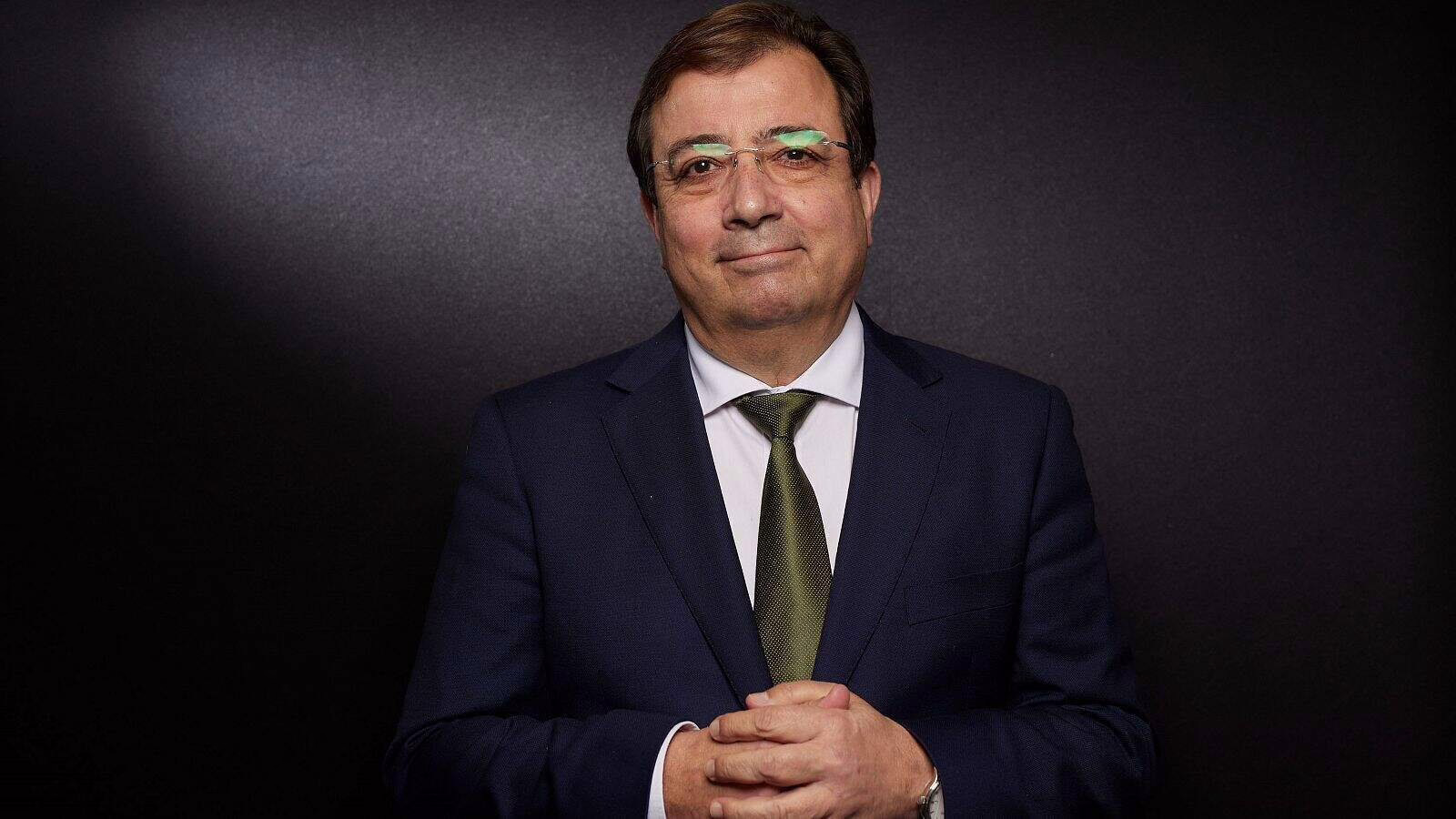 Fallece Guillermo Fernández Vara, exgobernador de Extremadura, a los 66 años tras una prolongada enfermedad.