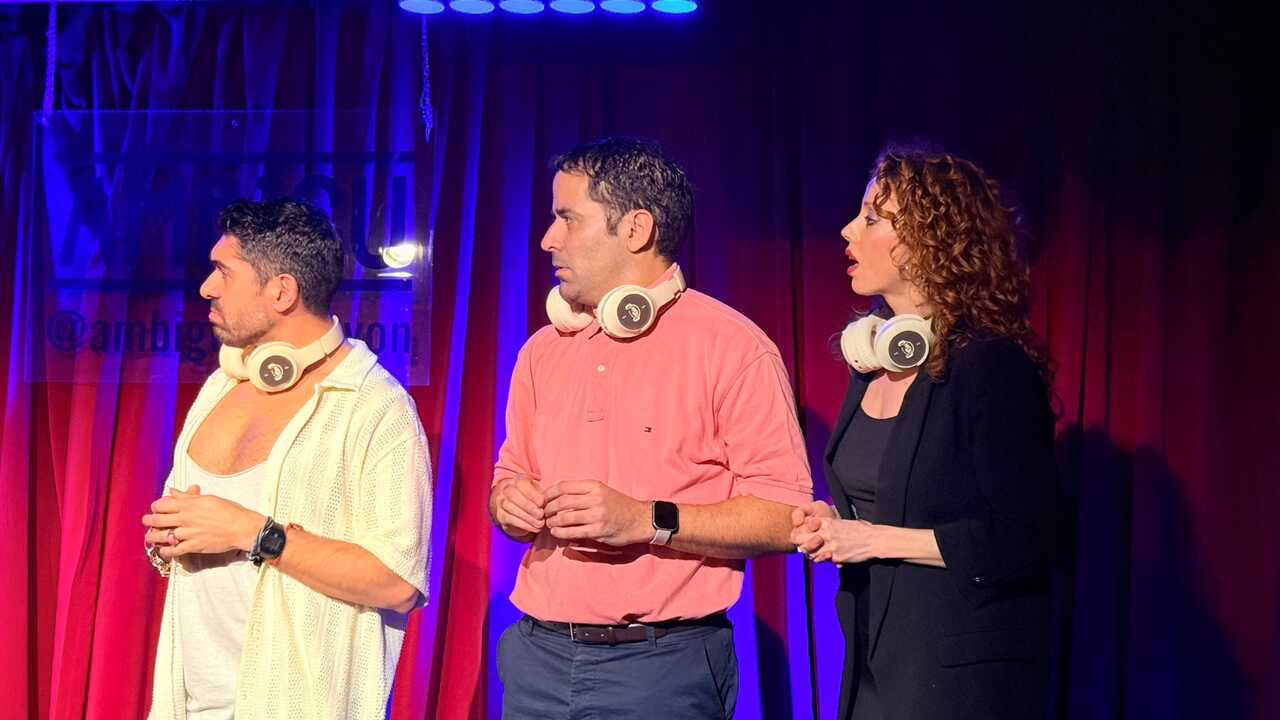 La Singular Dúo vuelve a los Teatros Luchana con su comedia interactiva.