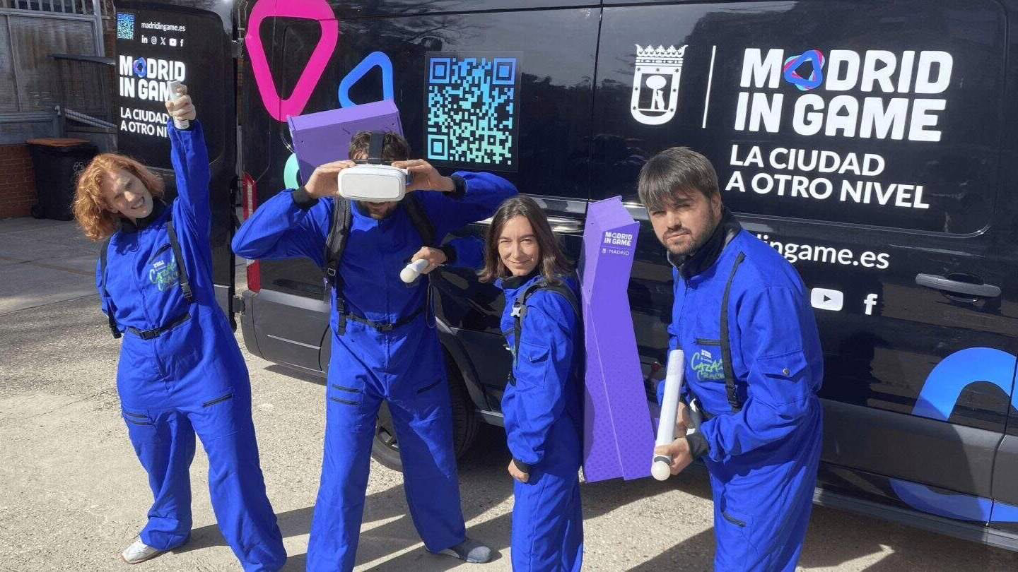 Los Cazacracks vuelven a las clases de Madrid para encontrar a los futuros desarrolladores de videojuegos.