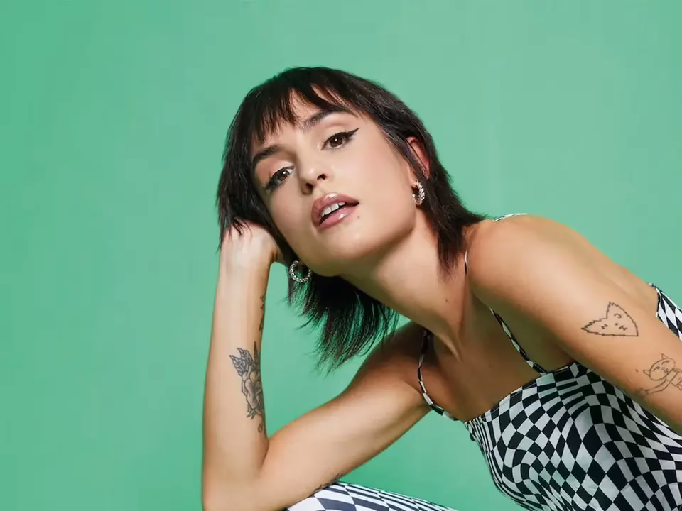 Natalia Lacunza presenta N2STAL5IA, su nuevo disco que se lanzará el 21 de noviembre, junto al sencillo “Singapur”.