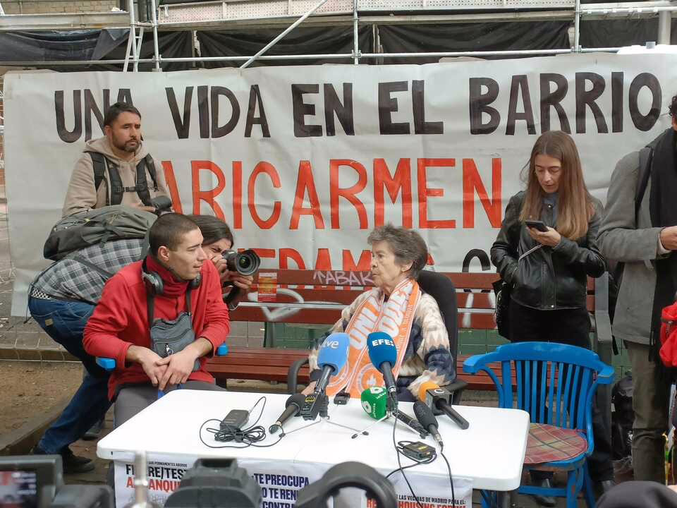 Impedido el desalojo de Mari Carmen en Retiro, Madrid.