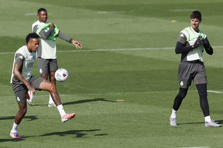 Militao regresa a la lista de convocados del Real Madrid.