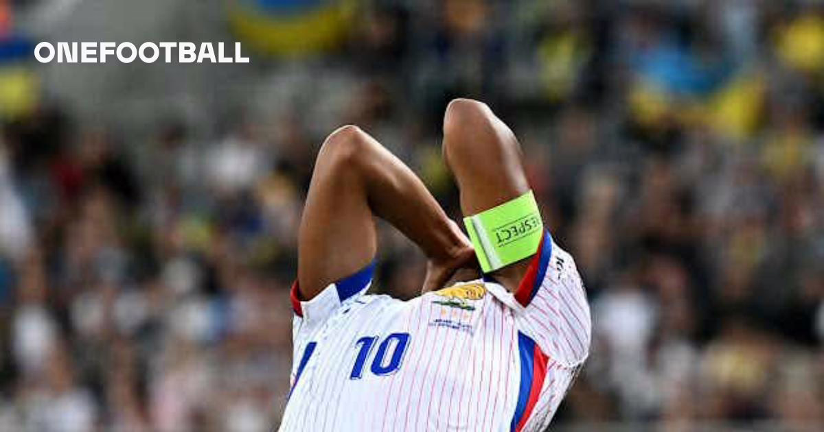Mbappé salió lesionado del encuentro contra Azerbaiyán.