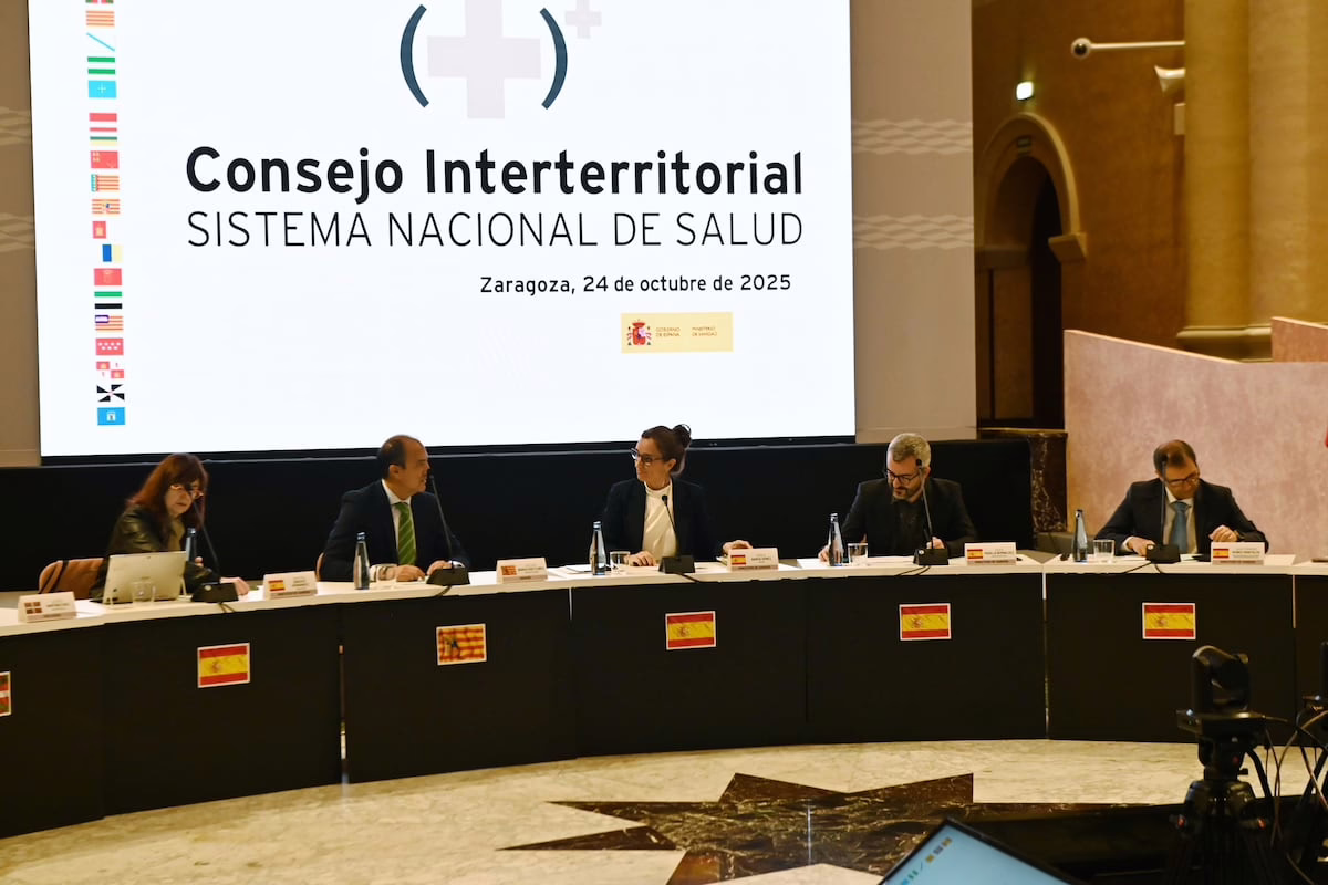Los miembros del PP se retiran en grupo del Consejo Interterritorial de Sanidad en medio de la controversia por la crisis de los cribados | Sociedad