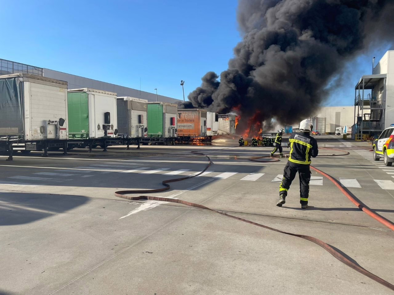 Evacuación de 300 Empleados en San Fernando de Henares debido a un Incendio de Trailers - Sin Lesionados