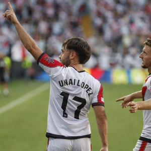 El equipo Deportivo El Rayo de Batalla y Trejo festeja su regreso a Europa con una cómoda victoria.