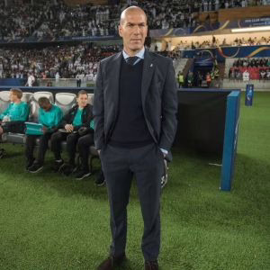Zidane anuncia su regreso a los entrenadores en el ámbito deportivo.