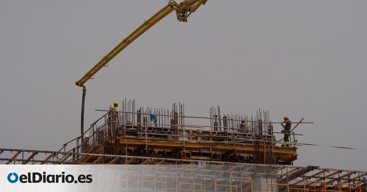 Arrestan a un empresario en Puente de Vallecas por emplear a trabajadores sin contrato ni medidas de seguridad en una construcción.