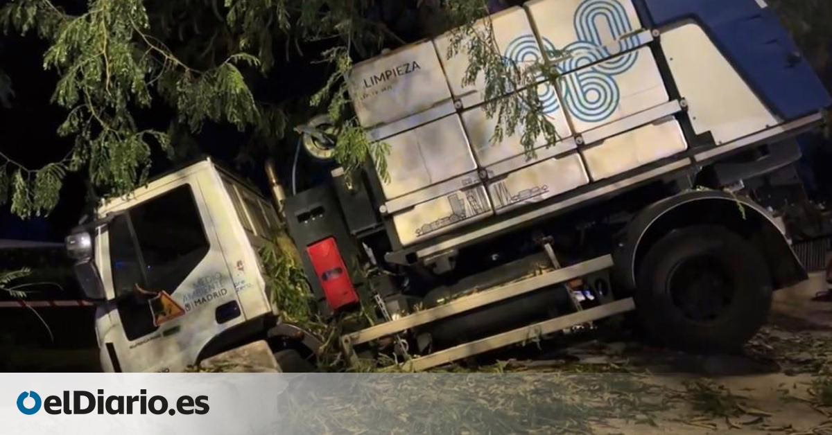 Auxilio a un camión de limpieza que quedó suspendido en la Cuesta de la Vega.