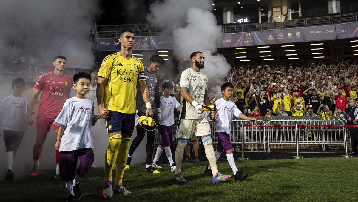 Karim Benzema derrota a Cristiano Ronaldo en un enfrentamiento entre madrileños en Arabia Saudita.