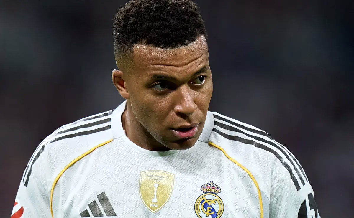 Mbappé optó por un lujoso automóvil valorado en más de 140.000 euros: la sorprendente razón por la que no podrá manejarlo.