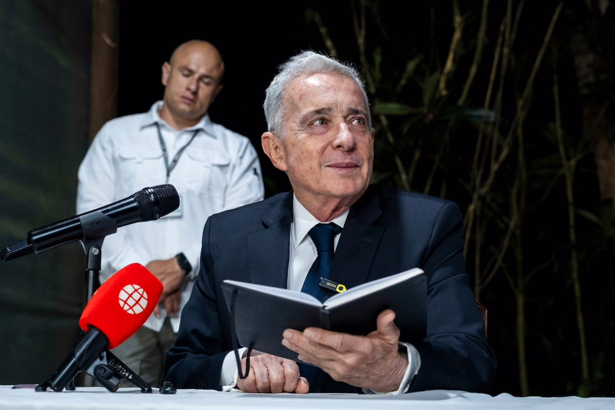 El Tribunal Superior de Bogotá declara a Álvaro Uribe inocente de todas las acusaciones.