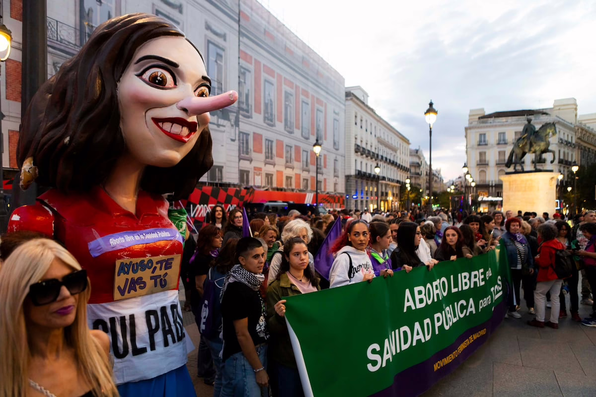 Manifestación en Madrid en apoyo al aborto: "Ayuso, nos quedamos nosotras, tú vete" | Noticias de Madrid