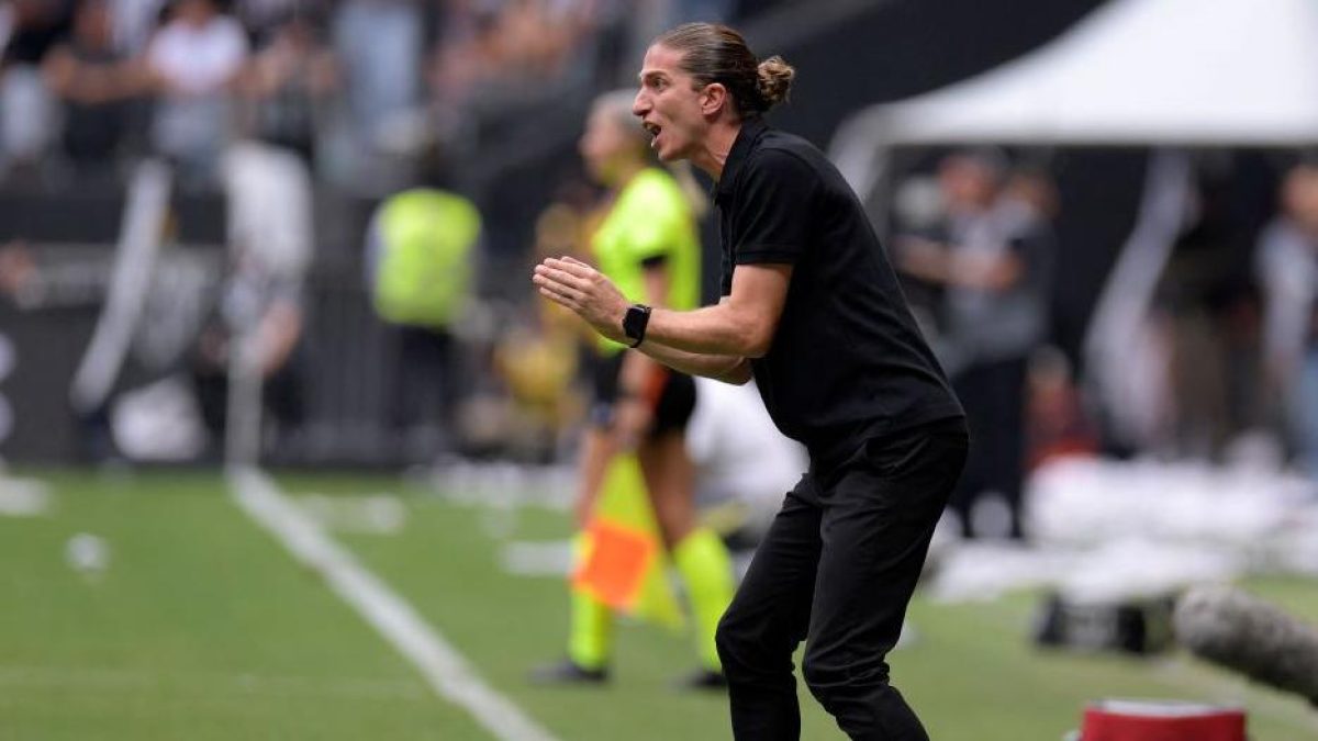 Filipe Luis, entrenador de Flamengo, durante un partido del equipo carioca