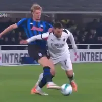 La falta que lesionó a Santi Giménez en Atalanta vs. Milan y el árbitro no cobró