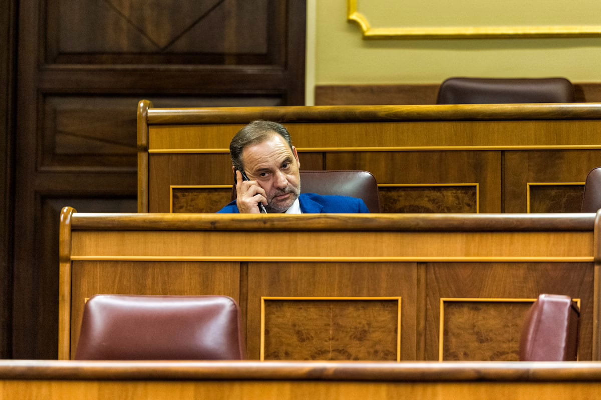 Ábalos se presenta a una audiencia crucial en el Supremo, en disputa con su abogado y con la posibilidad de ir a prisión | España
