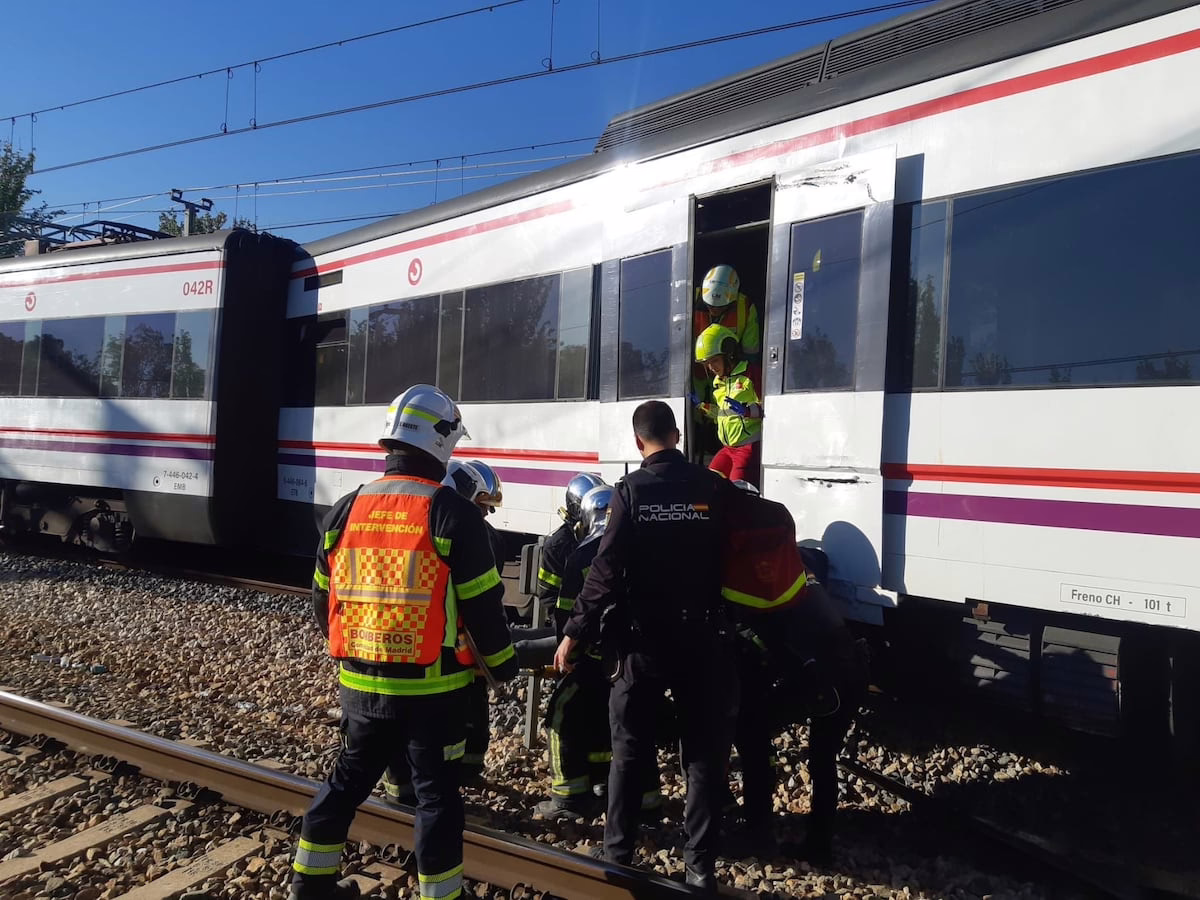 Seis personas con lesiones leves tras el descarrilamiento de un tren de cercanías en San Fernando de Henares | Noticias de Madrid