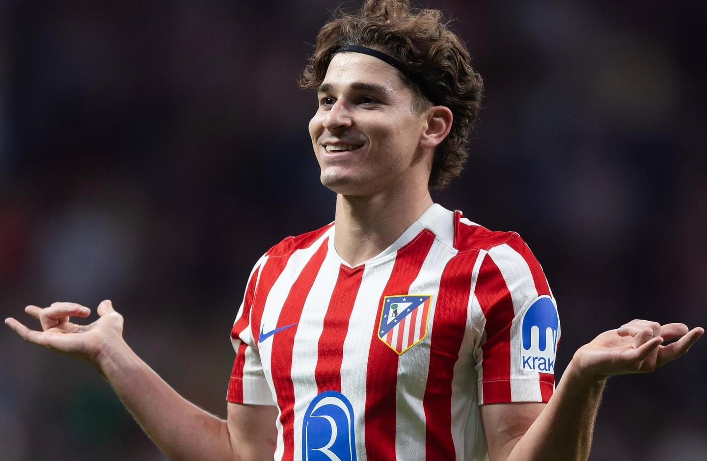 Atlético de Madrid elabora un contrato millonario para Julián Álvarez con una sólida cláusula de protección.