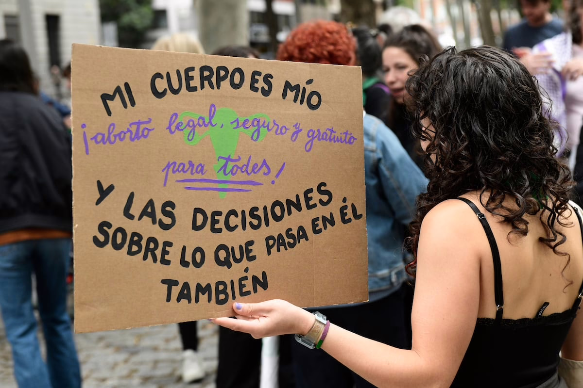 El Gobierno solicita a Madrid, Baleares, Aragón y Asturias que establezcan un registro de objetores de conciencia en relación con la interrupción del embarazo | España