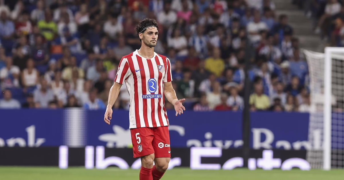 El mediocampista Johnny Cardoso, la única ausencia del Atlético de Madrid en su encuentro contra el Arsenal.
