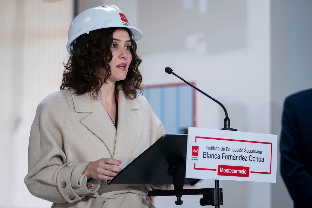 Ayuso enfrenta escasez de docentes: los institutos de Madrid piden ayuda por la falta de conserjes, personal de limpieza y administrativos | Educación