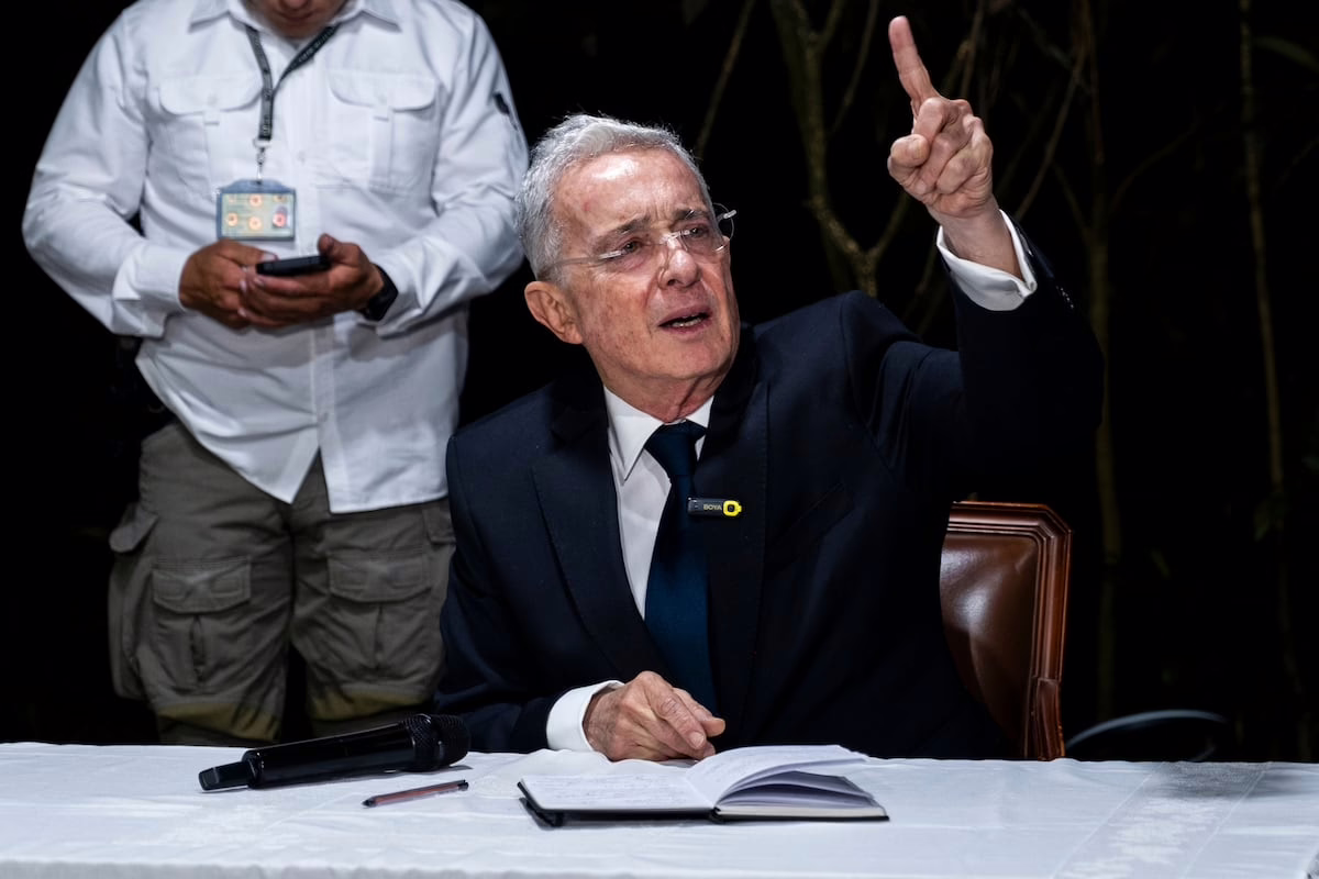 El Tribunal Superior de Bogotá exime a Álvaro Uribe de todas las acusaciones.