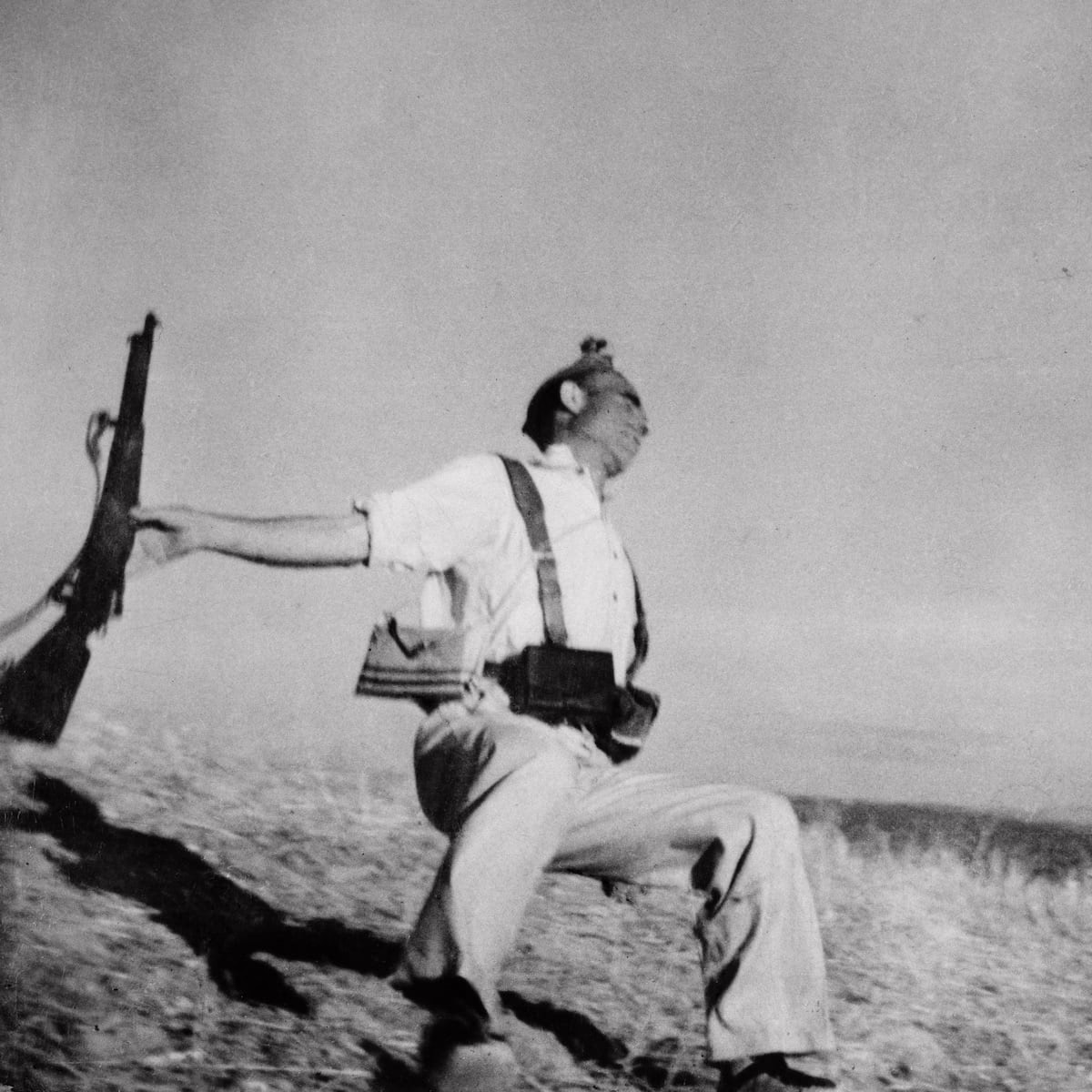 Una imagen y mil conjeturas: el enigma que rodea a Robert Capa ahora expuesto en Madrid | El PAÍS Exprés