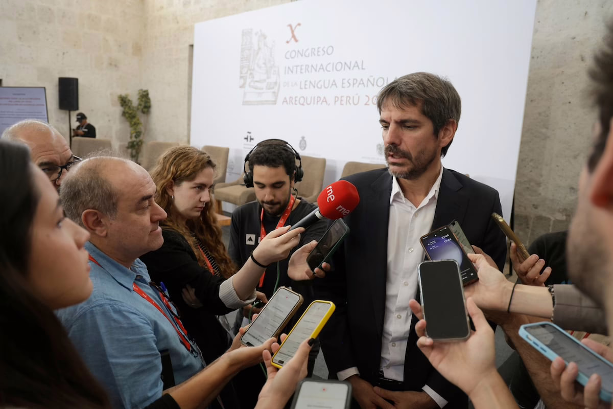 El ministro Urtasun evita el conflicto entre el Cervantes y la RAE: “Lamento no ofrecer un tema polémico” | Cultura