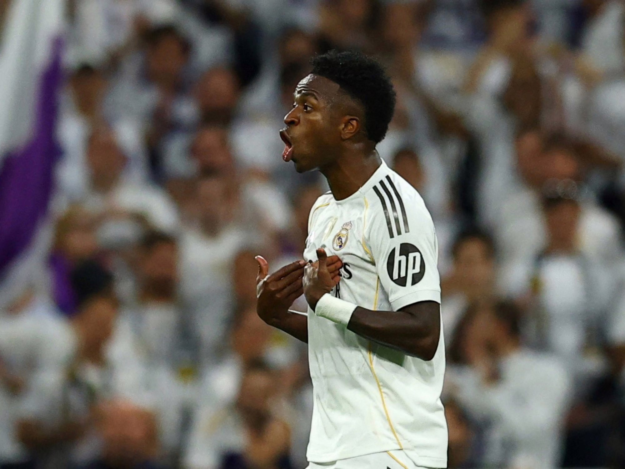 Vinicius Júnior se disculpó con todos, excepto con el entrenador Xabi Alonso, por su descontento al ser sustituido en el clásico contra el Barcelona.