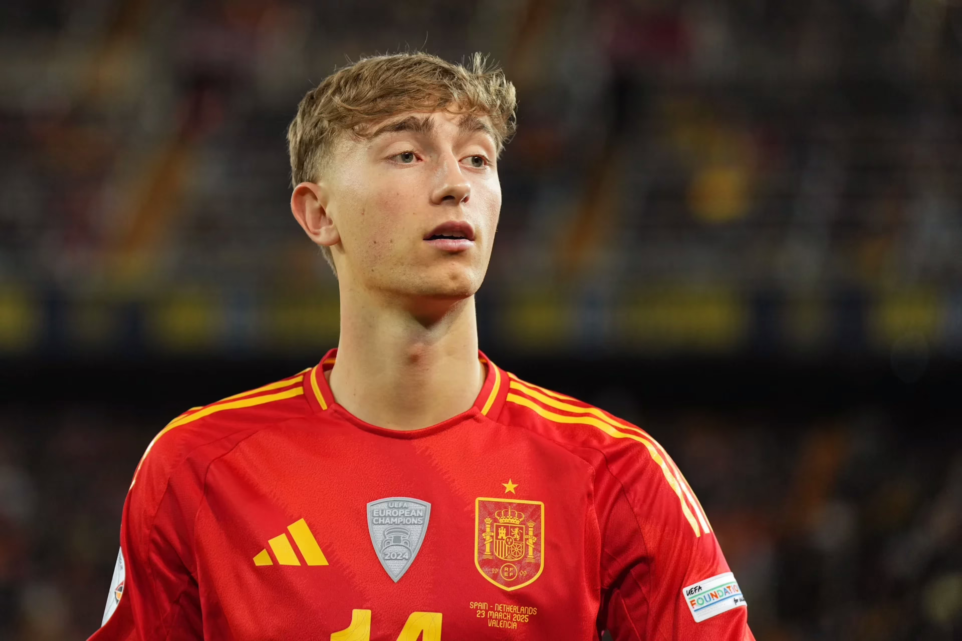 Última noticia: Huijsen se retira de la Selección española debido a una lesión.