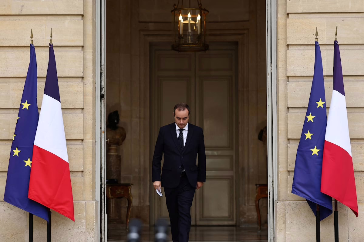 El primer ministro de Francia, Sébastien Lecornu, renuncia un día después de presentar su gabinete | Internacional