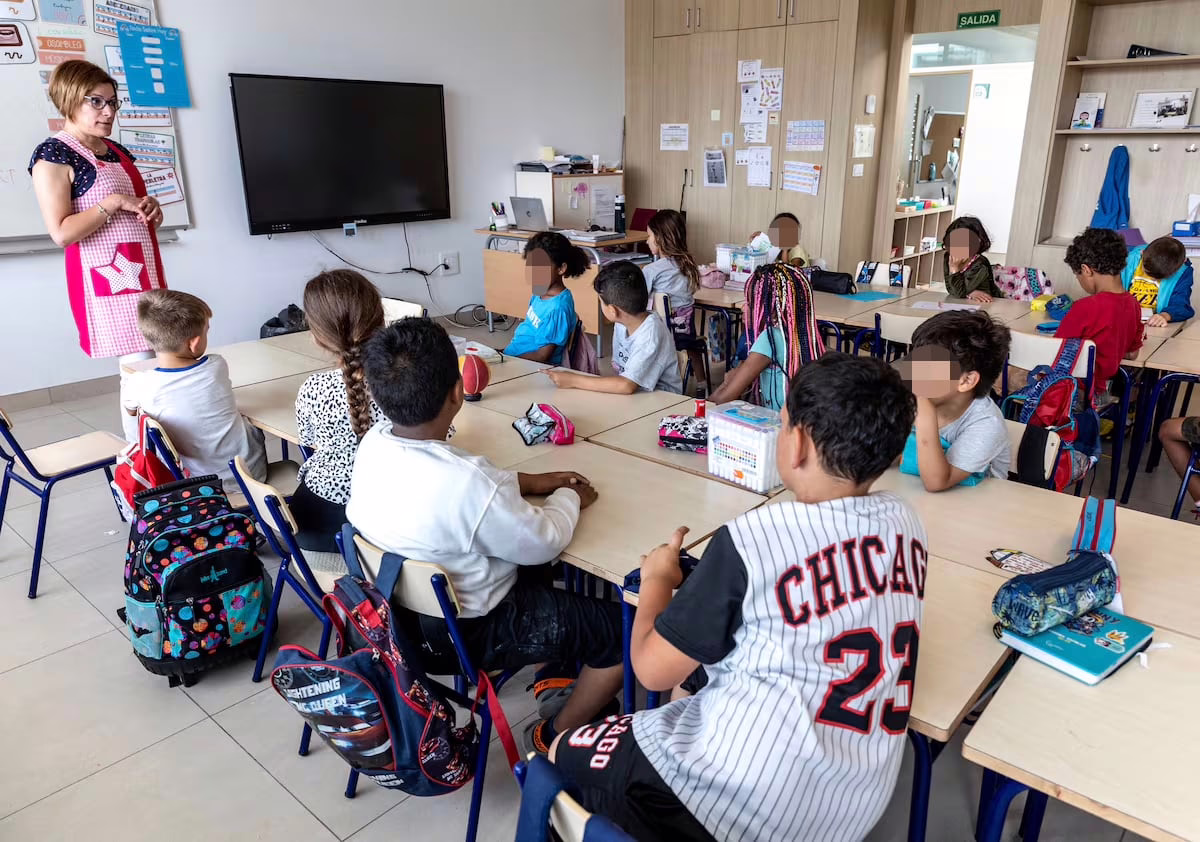 El Gobierno agiliza el proceso para reducir la cantidad de alumnos por aula en todos los niveles educativos.