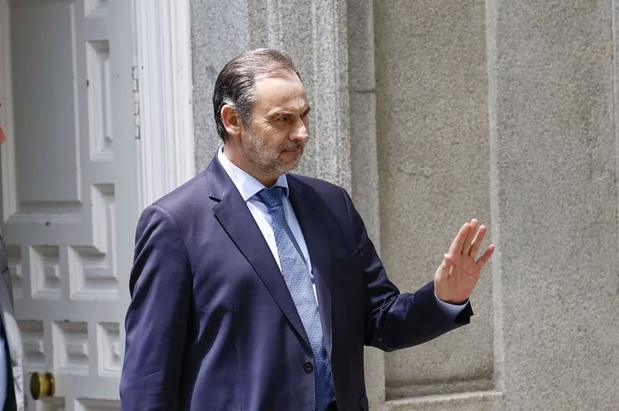 La UCO investiga posibles transferencias de dinero del PSOE a Ábalos que no están registradas por el partido.