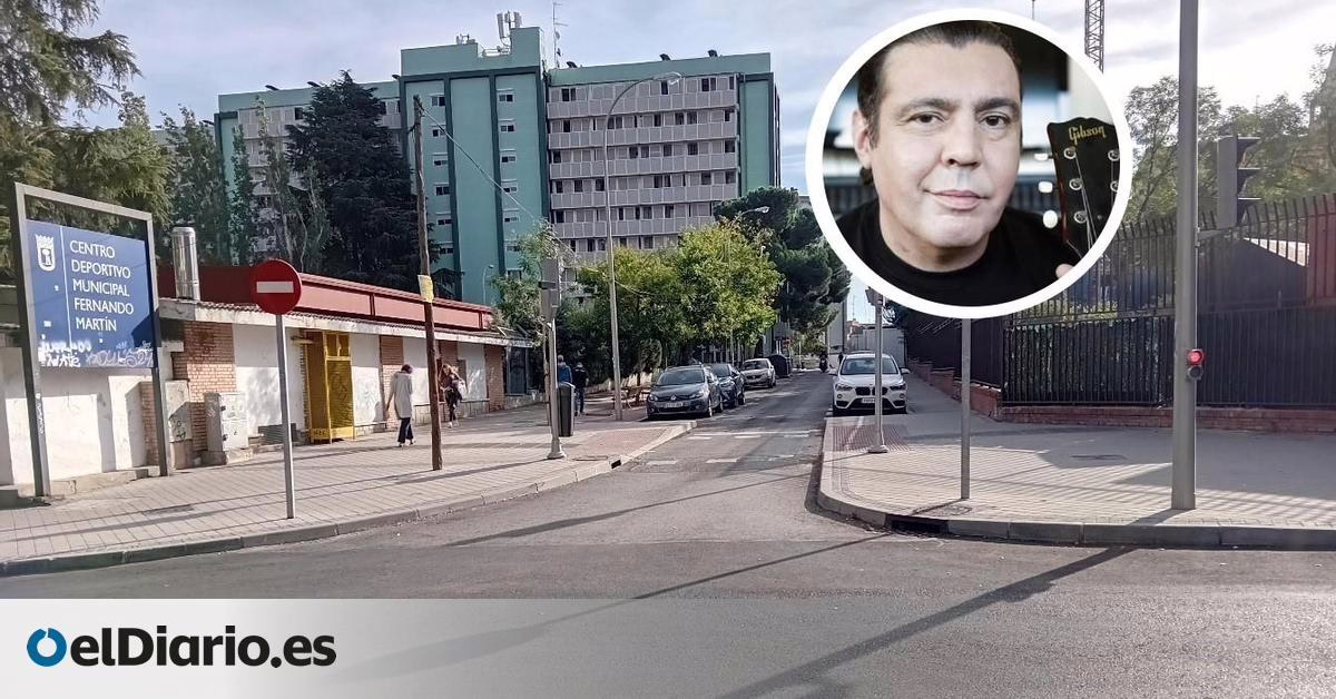 El Ayuntamiento de Madrid honra a Bernardo Bonezzi, conocido como el "Mozart de la Movida Madrileña", con una calle en su nombre.