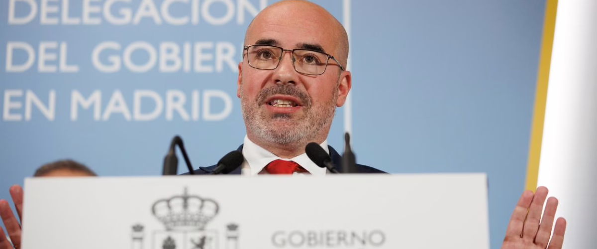 El delegado del Gobierno en Madrid critica a Ayuso y Almeida tras confirmar que no se registraron daños en las protestas de La Vuelta.