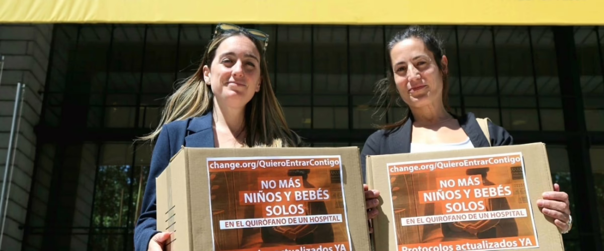 Estas son las dos mamás que han conseguido que el Ministerio de Sanidad facilite la presencia de los padres junto a sus hijos en el quirófano.