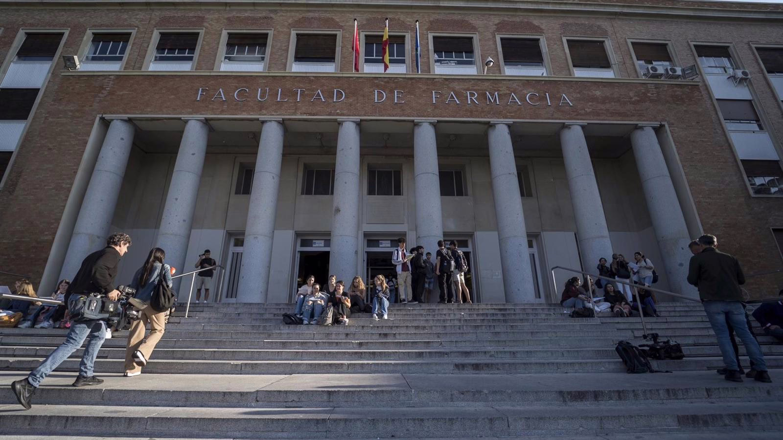 Ayuso cuestiona la LOSU por su carga burocrática y el impacto negativo en las universidades públicas de Madrid.