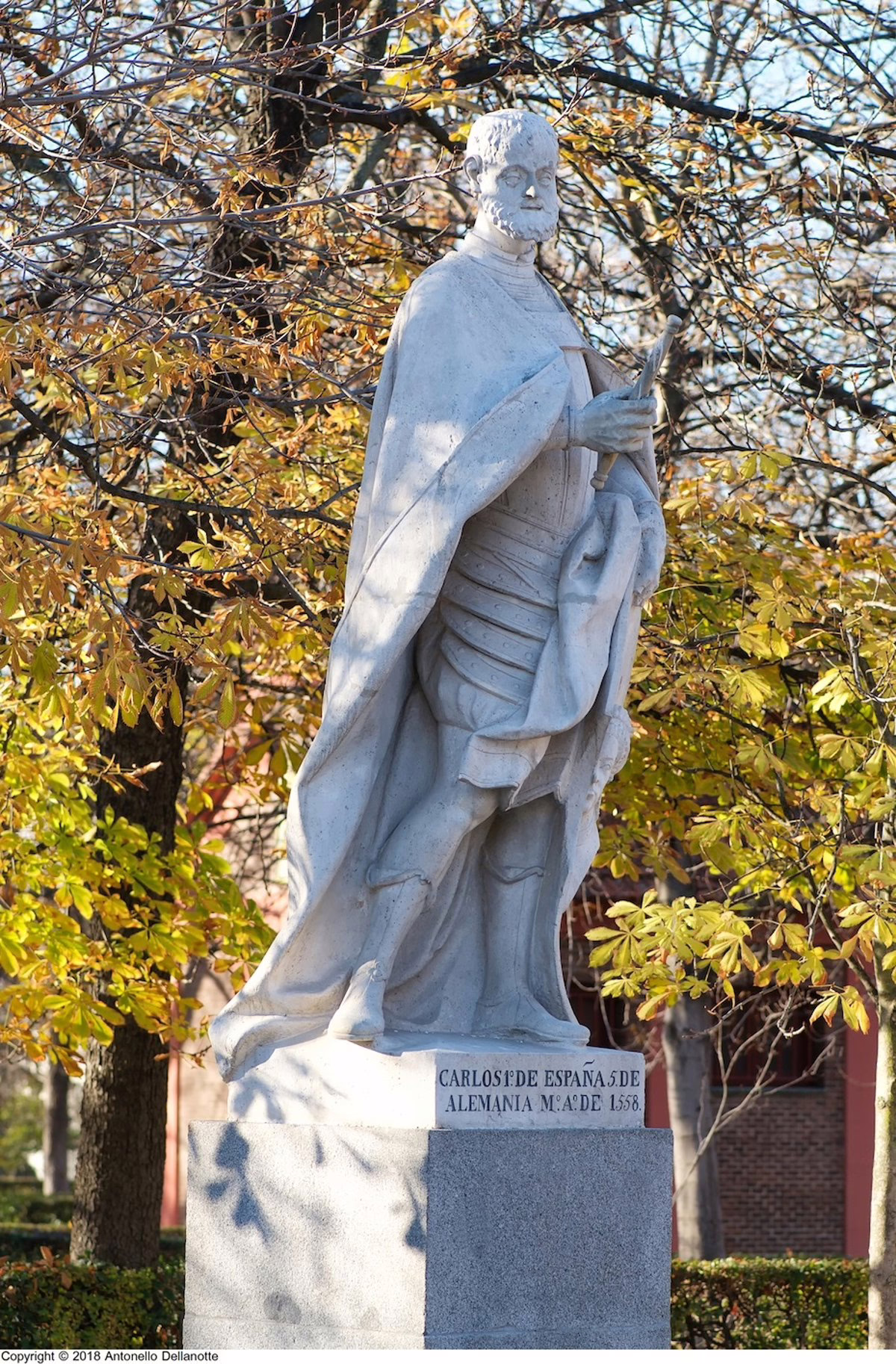 El PP sugiere en Retiro la instalación de una estatua de Carlos V en el contexto del proyecto de remodelación de Atocha.