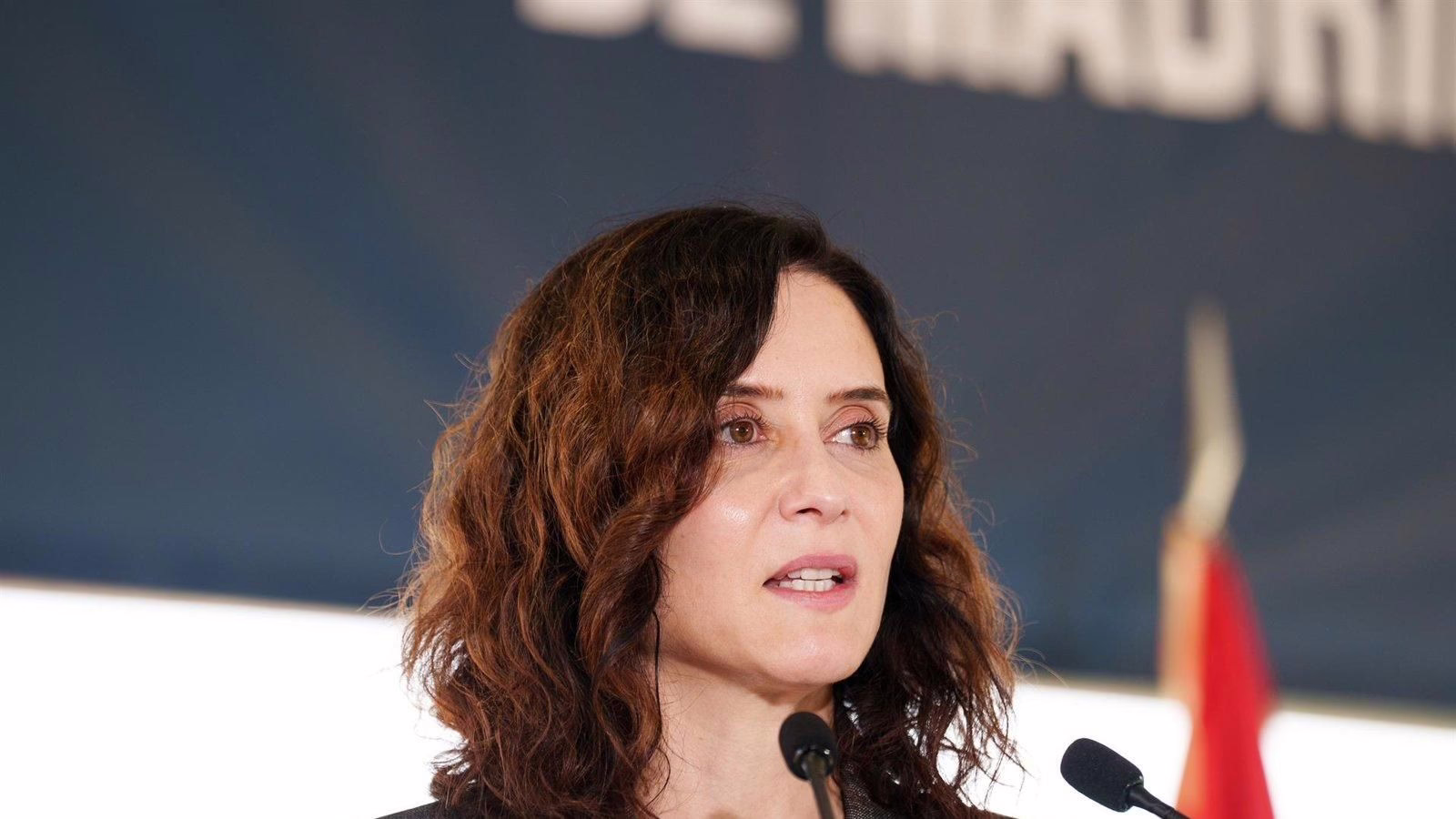 Ayuso resalta la emoción por el Gran Premio de F1 en Madrid y el avance rápido de las obras.